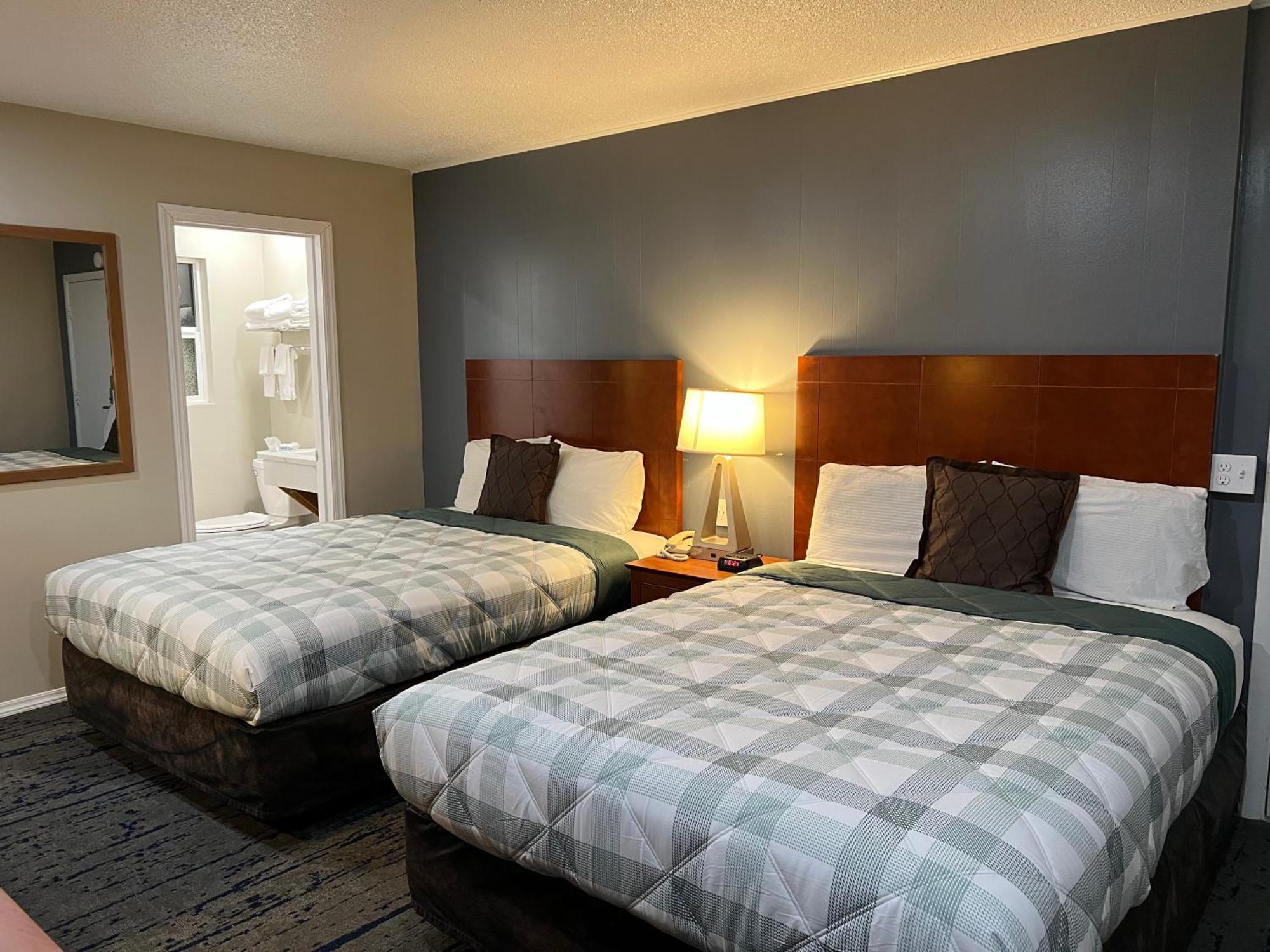 Motel Travelers 2*